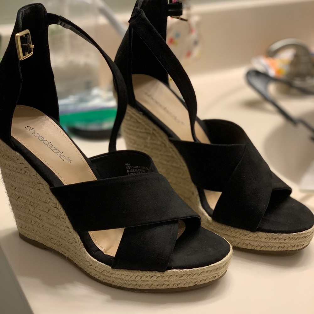Black wedges